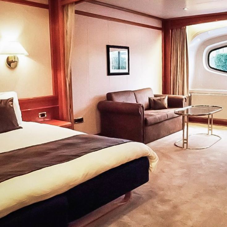 60th Anniversary Yacht Overnight Stay with 3 Course Meal & Wine for Couples product image