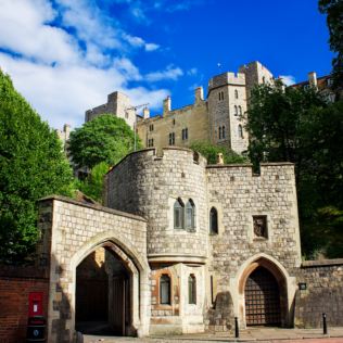 Entrance Windsor Castle & Sparkling Cream Tea at Clarence Brasserie Product Image