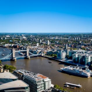 25 Minute Helicopter Tour Over London for Two Product Image