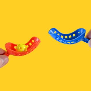 World's Smallest Scoop 'n' Catch Game Product Image
