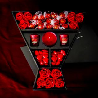 Lindt Lindor & Yankee Candle Bouquet Red Roses Product Image