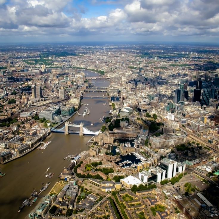 25 Minute Helicopter Tour Over London for Two product image