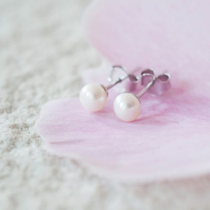 Freshwater Pearl Stud Earrings product image