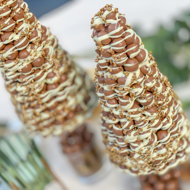 Malteser® Christmas Tree with White Drizzle & Gold Crunch product image