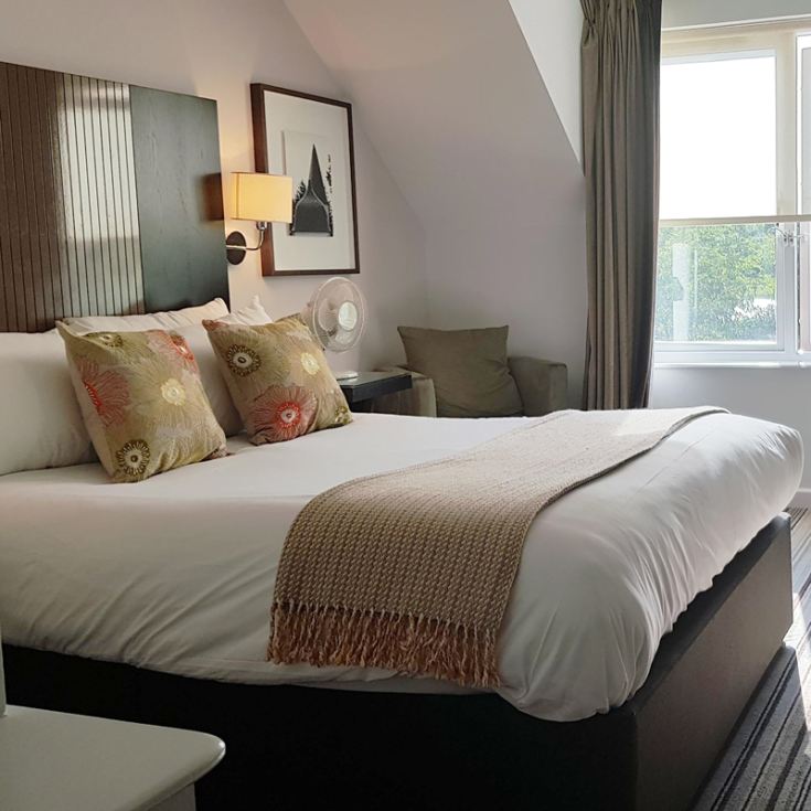 One Night Stay with Dinner and Fizz for Two The Gift Experience