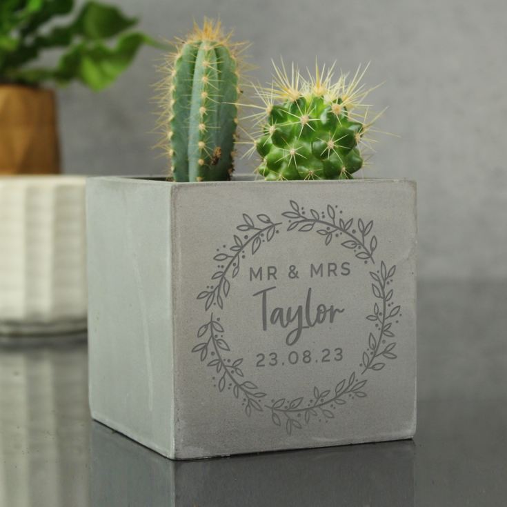 Personalised Wreath Concrete Pot product image