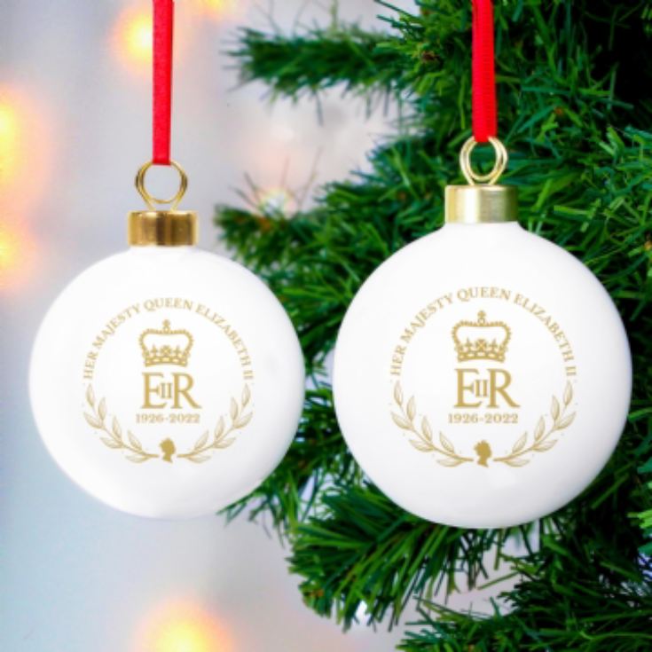 Personalised Queen's Commemorative Wreath Christmas Bauble product image