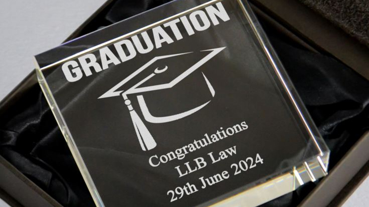 Personalised graduation glass keepsake with congratulatory message and mortar board design