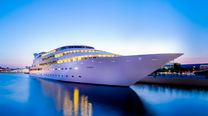 Luxury Sunborn Yacht Hotel London at sunset