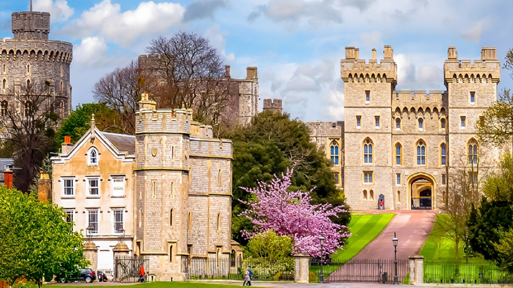 Windsor Castle gift experience, offering a memorable tour and royal-themed celebration, perfect for anniversaries or special occasions